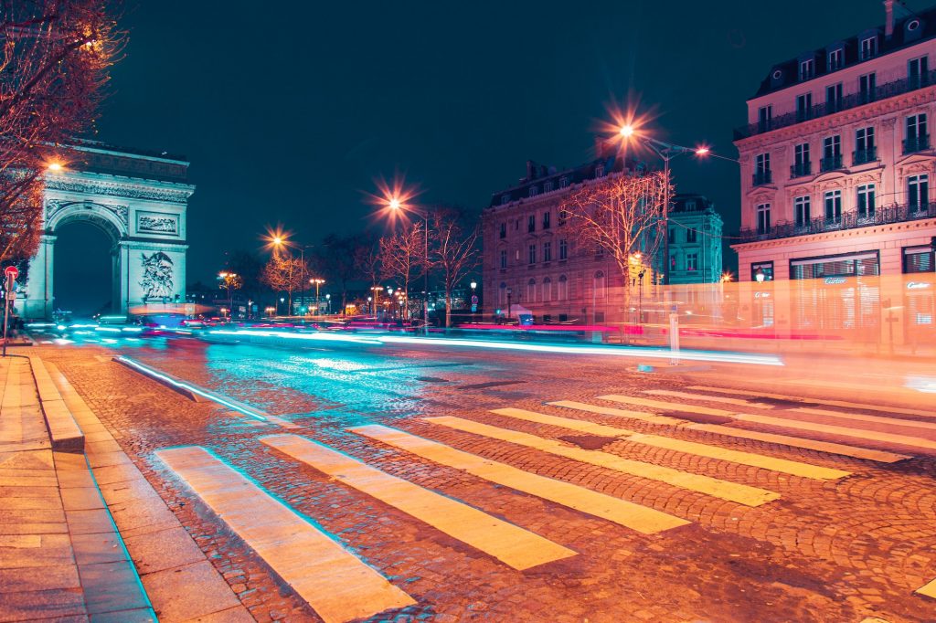 Champs Elysee bij nacht 