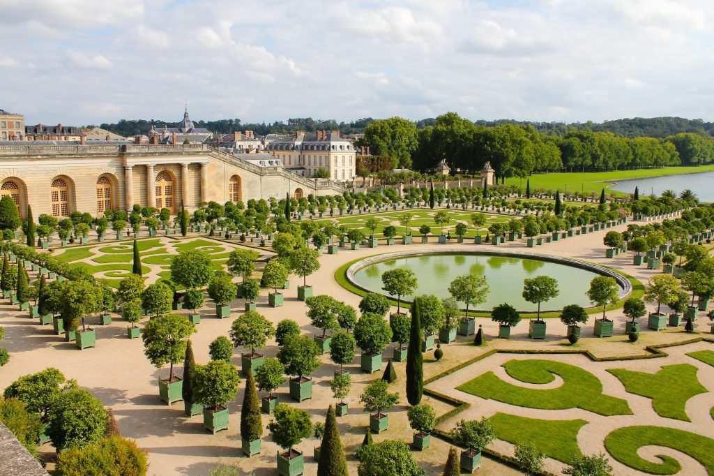 De befaamde tuinen van het koninklijke kasteel van Versailles